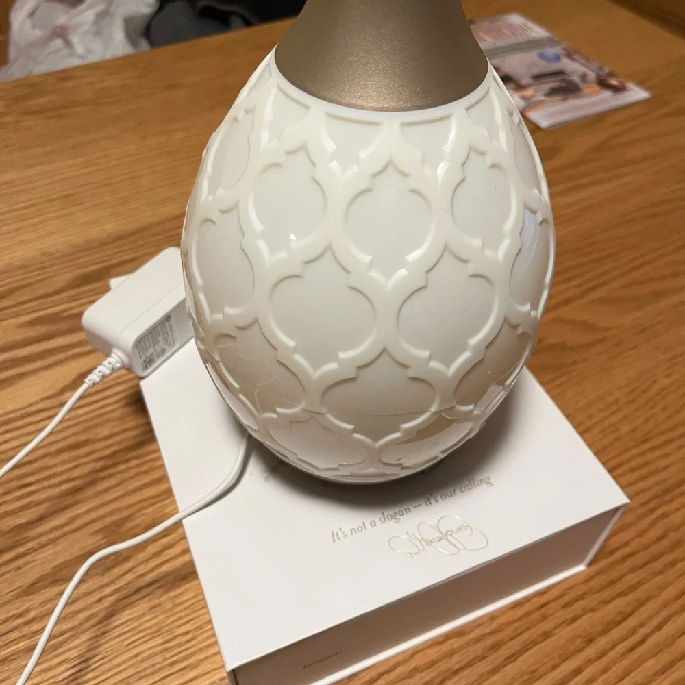 Young Living Desert Mist White Essential Oil Diffuser with Light